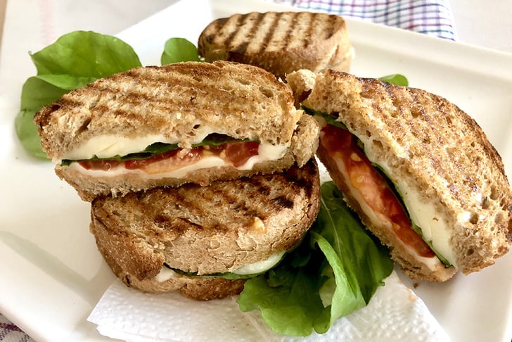 Domatesli Rokalı Tost Tarifi