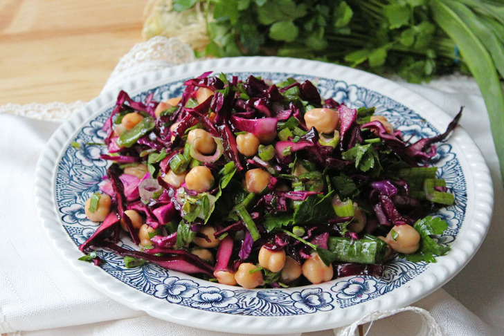 Nohutlu Mor Lahana Salatası Tarifi