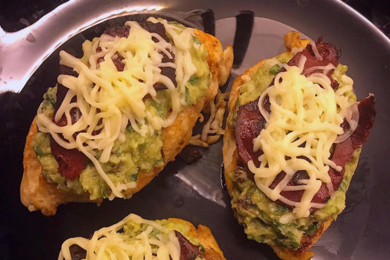 Meksika Esintili: Guacamole Soslu Tavuk
