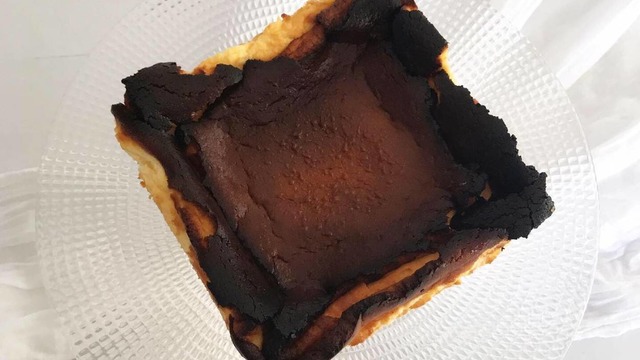 Yanmış Görünümüyle: Borcamda San Sebastian Cheesecake