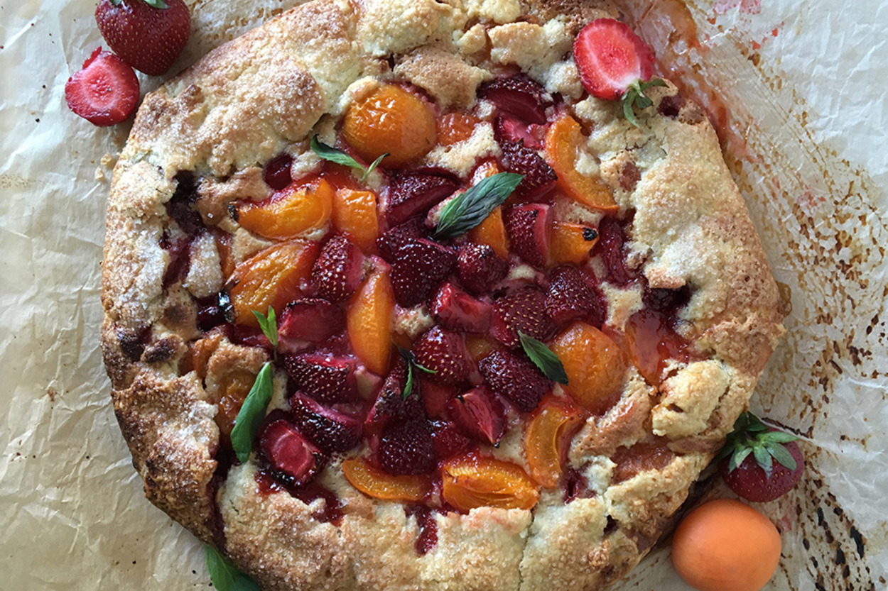 Ağızda Dağılan: Çilekli Kayısılı Galette