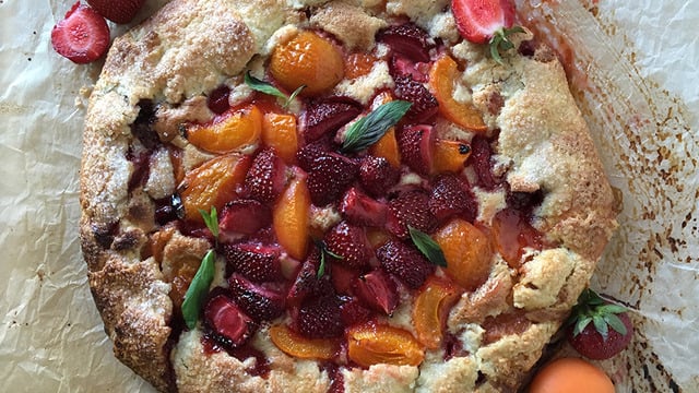 Ağızda Dağılan: Çilekli Kayısılı Galette