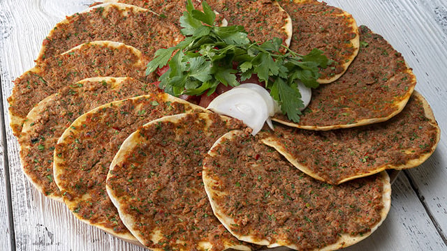 Tost Makinesinde de Enfes Olur: Tembel Lahmacunu