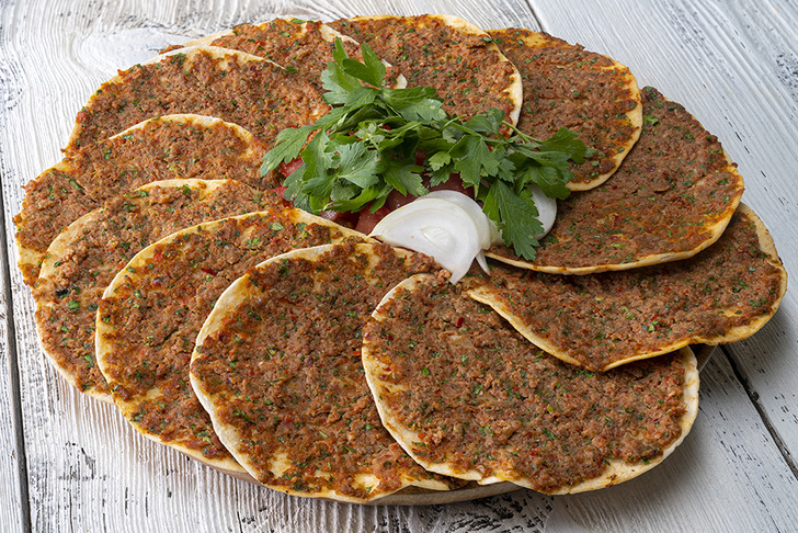 Tembel Lahmacunu Tarifi