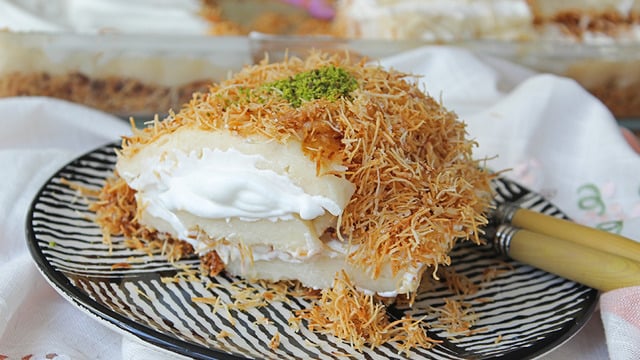 Damaklara Layık: Kadayıflı Saray Sarması