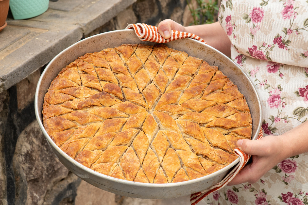 Hamur Olmasın, Şekerlenmesin: Ev Yapımı Baklavanın Püf Noktaları