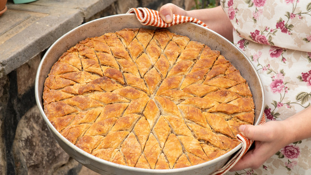 Hamur Olmasın, Şekerlenmesin: Ev Yapımı Baklavanın Püf Noktaları