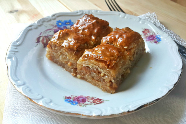 Kıyır Kıyır Ev Baklavası Tarifi