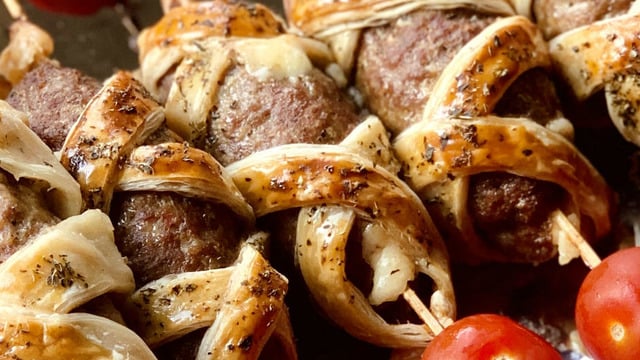 Sunumu Efsane: Milföylü Kaşarlı Köfte
