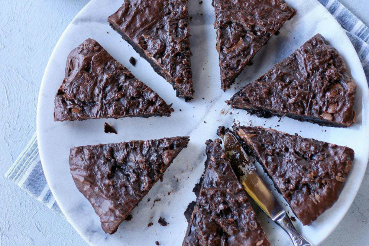 Rafine Şekersiz: Çikolatalı Fudge Brownie