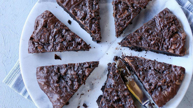 Rafine Şekersiz: Çikolatalı Fudge Brownie
