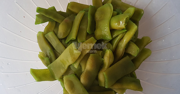 yumurtali-taze-fasulye-kavurmasi-adim-4