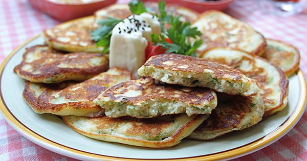 kahvaltilik-peynilri-pancake-adim-4