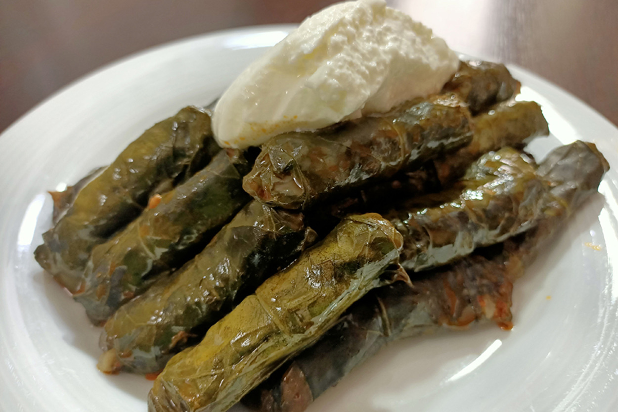 Yaprak Sarmasına Alternatif: Kıymalı Pazı Sarması