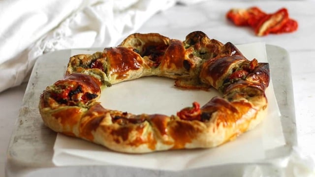 Enfes Görünümüyle: Milföy Çelenk