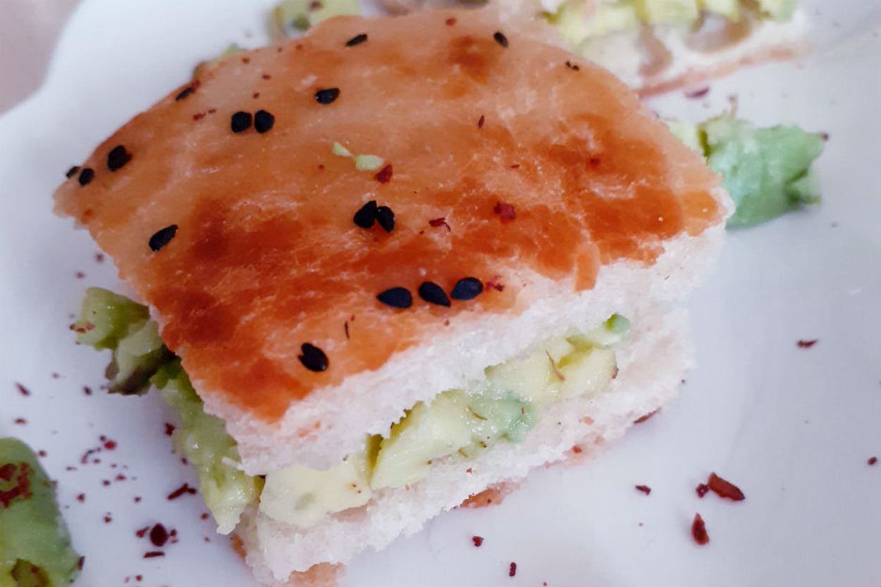 Masum Bir Ara Öğün: Avokadolu Tost