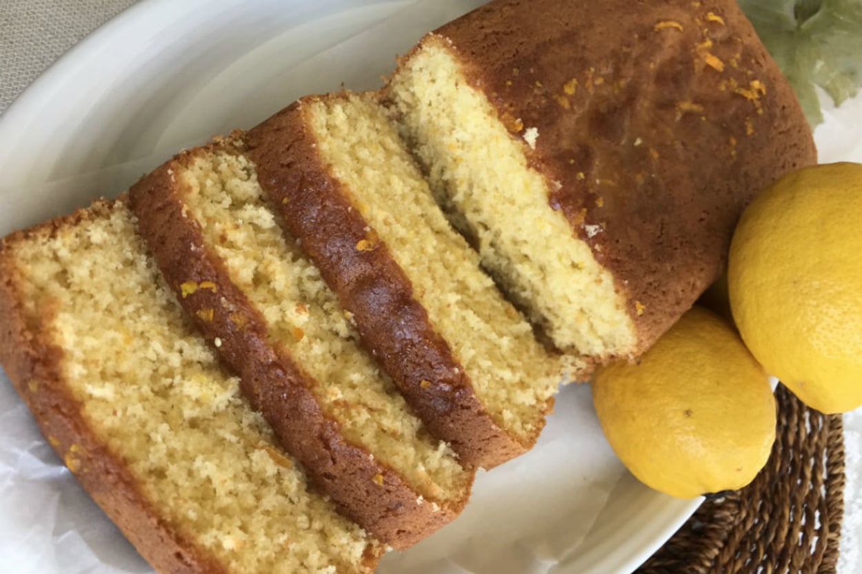 Limon Bahçelerine Yolculuk: Glaze Soslu Limonlu Kek