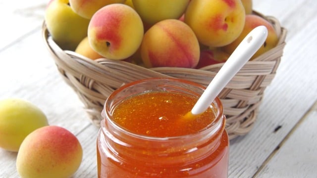 Ekmeğin Üzerine: Kayısı Marmelatı