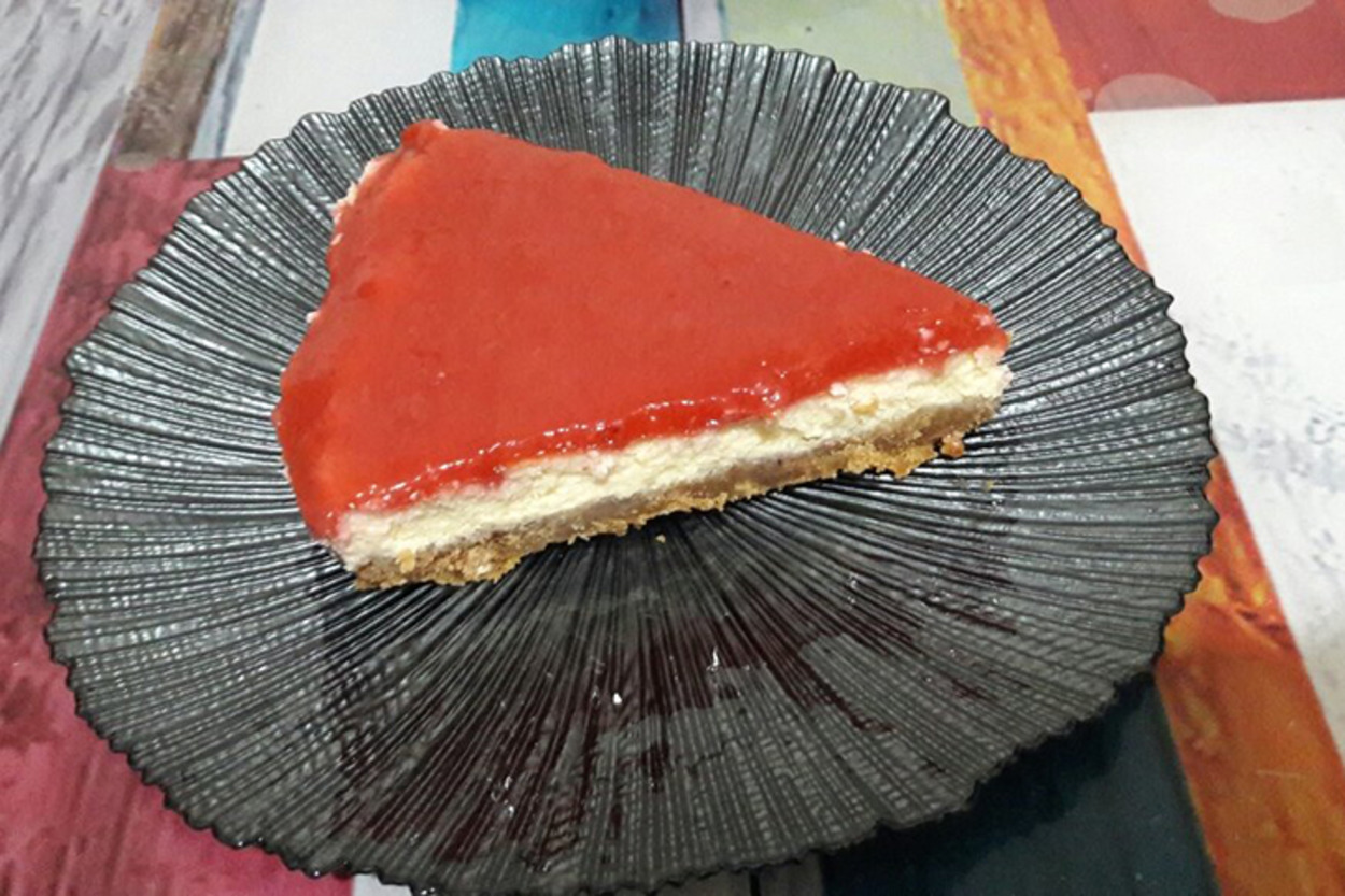 Enfes Bir Lezzet Yolculuğu: Çilekli Cheesecake