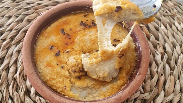 Sofralara Vazgeçilmez Olacak: Güveçte Kaşarlı Humus