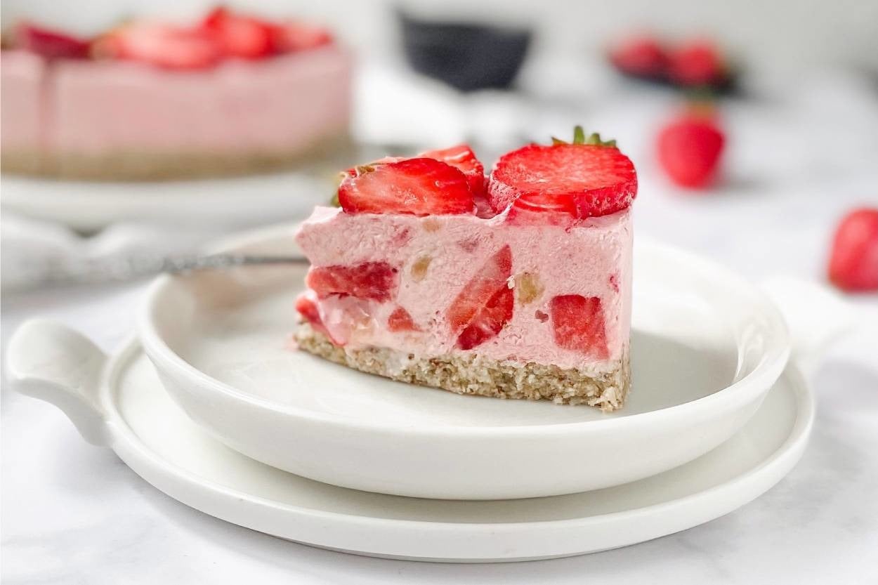 Fit ve Ferah: Çilekli Raw Cheesecake