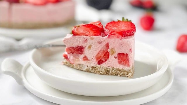 Fit ve Ferah: Çilekli Raw Cheesecake