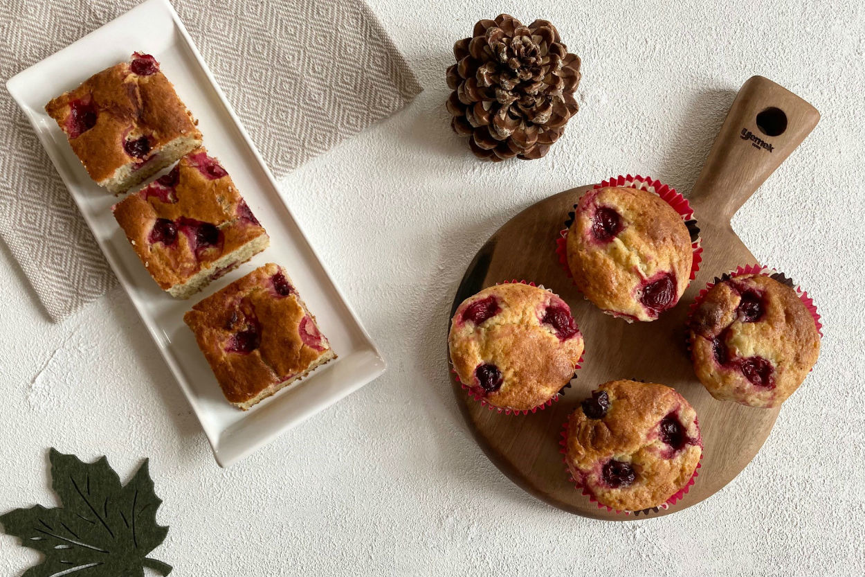Bol Meyve Bol Lezzet: Muzlu Vişneli Beyaz Çikolatalı Muffin