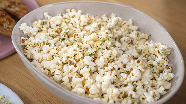 Sadesinden Sıkılanlara: Parmesanlı Popcorn