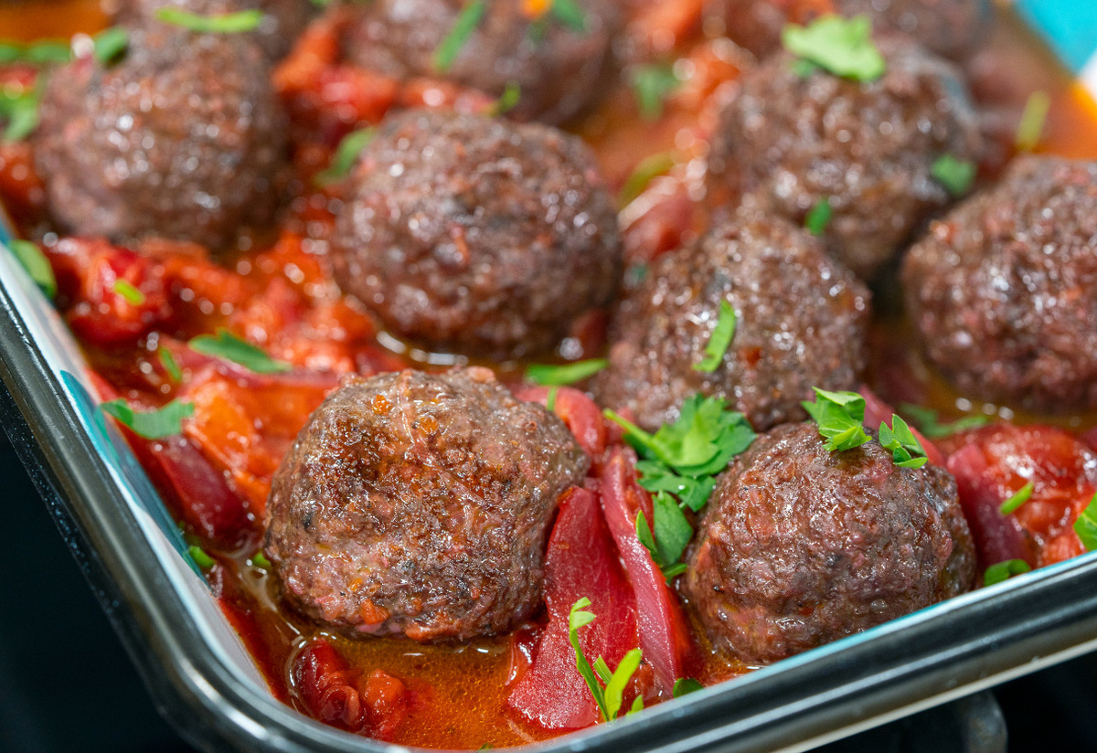 Mayhoş Sosu Mest Eder: Vişne Soslu Köfte Tarifi