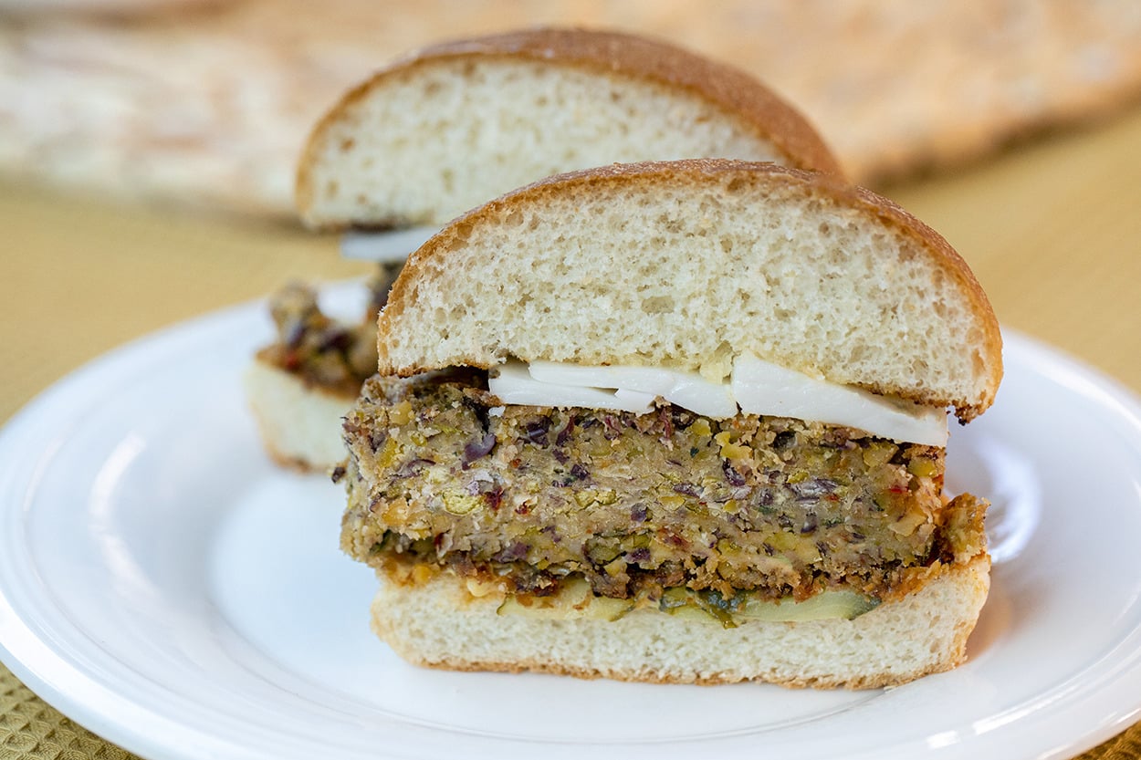 Tadı Damakta Kalacak: Vegan Peynirli Vejetaryen Burger