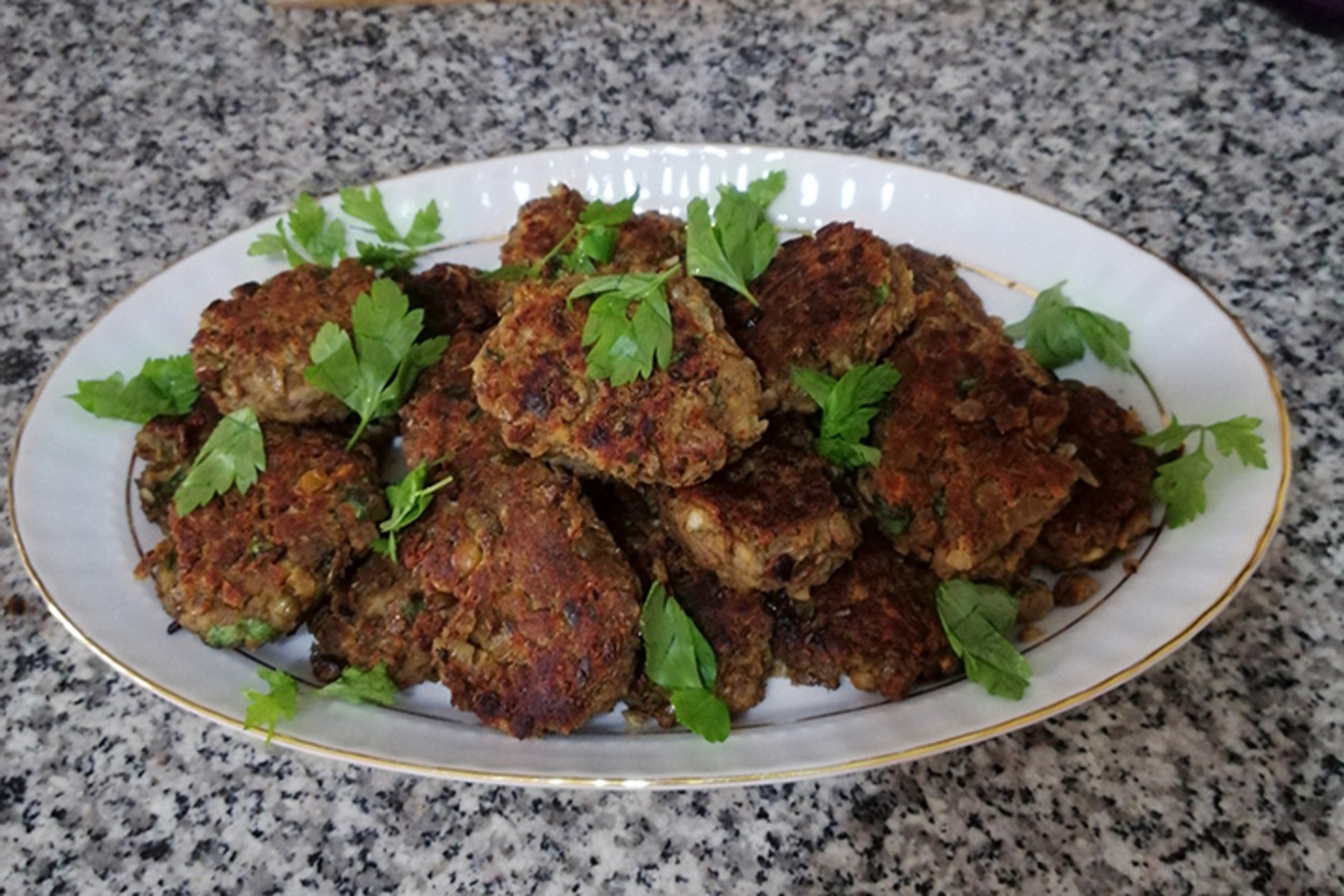 Tadına Bayılacağınız: Yeşil Mercimekli Köfte