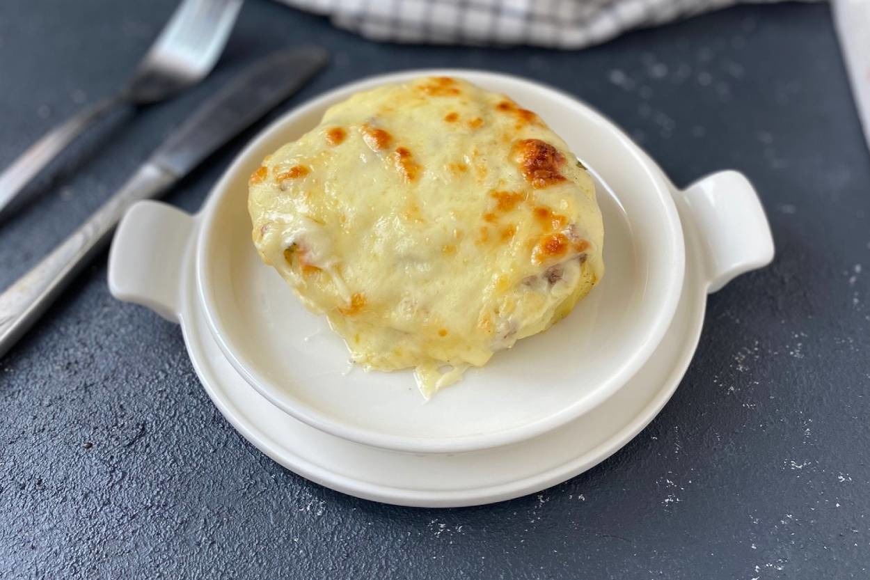 Patates Çanağında: Beşamel Soslu Kıyma Kavurma