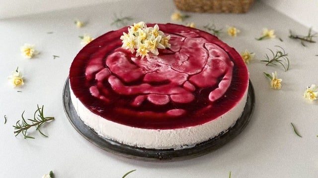 Yoğun Aromasıyla: Narlı Donmuş Tart