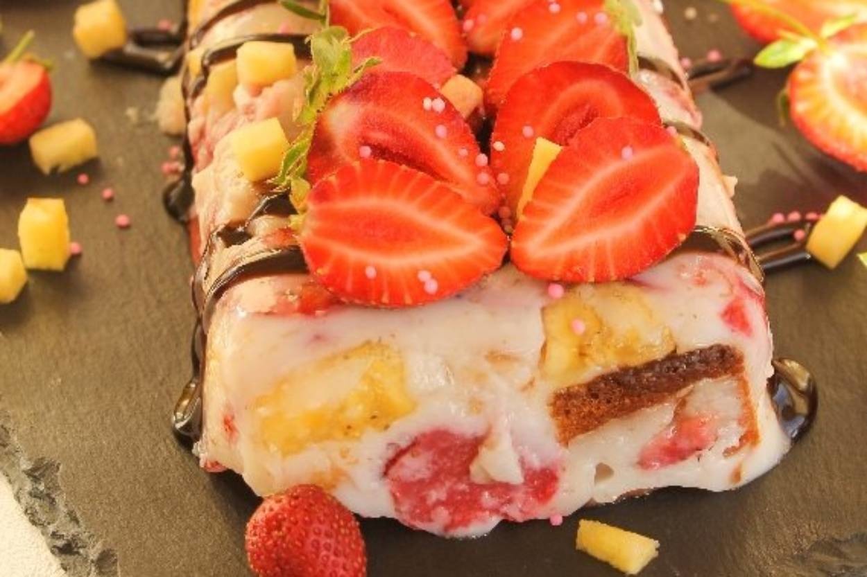 Yazın Çay Sofralarına: Baton Yaz Pastası