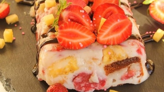 Yazın Çay Sofralarına: Baton Yaz Pastası