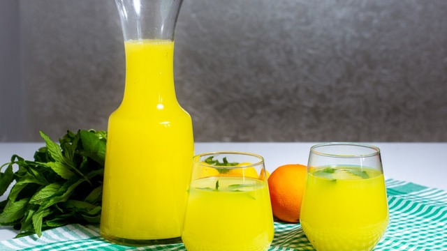 2 Farklı Yöntemiyle, Acılaşmadan: En İyi Limonata Nasıl Yapılır?