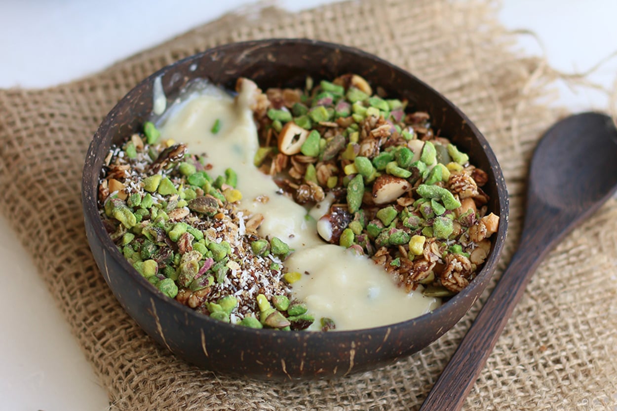 Tüm Lezzetler Bir Arada: Muzlu Granola Kasesi