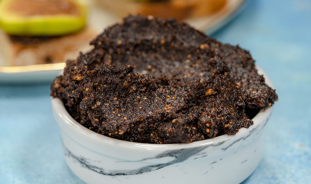 Kahvaltıda İştah Açar: İncirli Zeytin Ezmesi