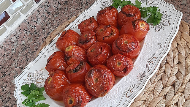 Sofralarda Baş Köşeye: Domates Dolması