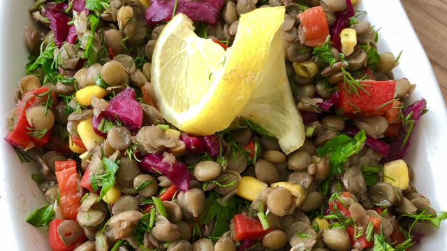 Çay Saatlerine Yetişir: Yeşil Mercimek Salatası