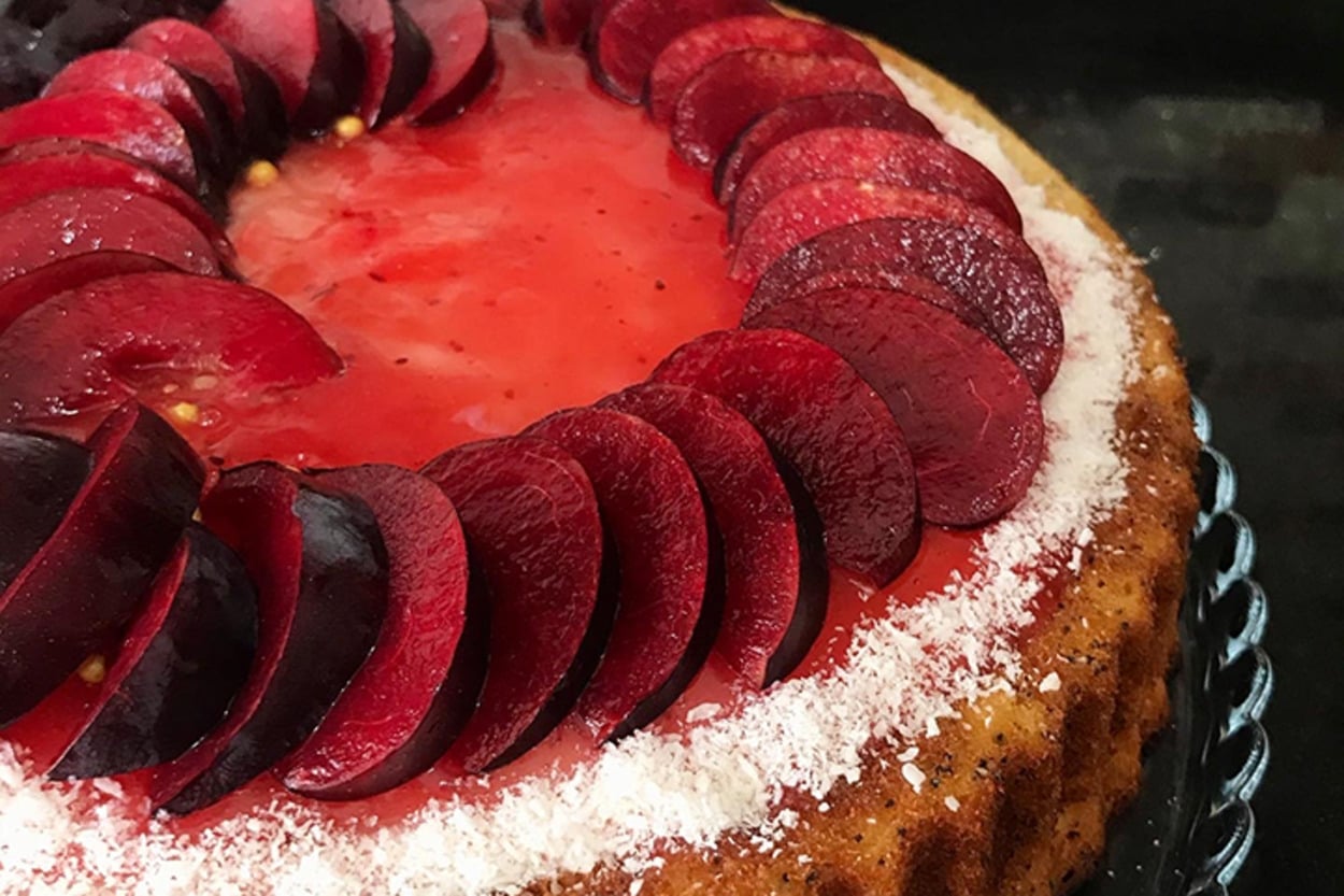 Damaklarda Yer Eden: Çilekli Erikli Tart