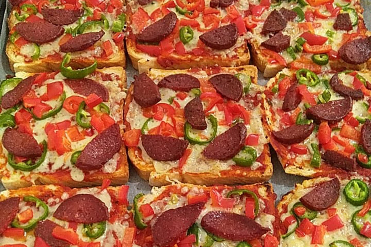 Sabah Kahvaltılarına: Üşengeç Pizzası