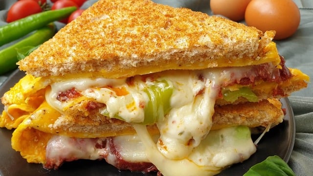 Kahvaltıya Yakışan: Sandviç Omlet
