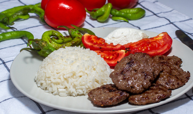 Sadece 2 Malzemeyle: Sivas Köftesi