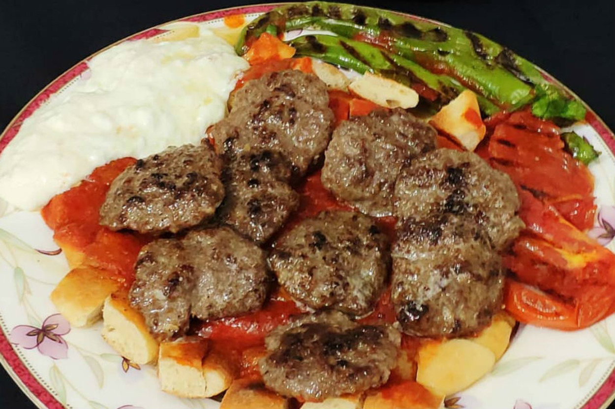 Tarifi Ustasından: Pideli Köfte
