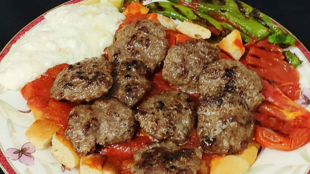 Tarifi Ustasından: Pideli Köfte