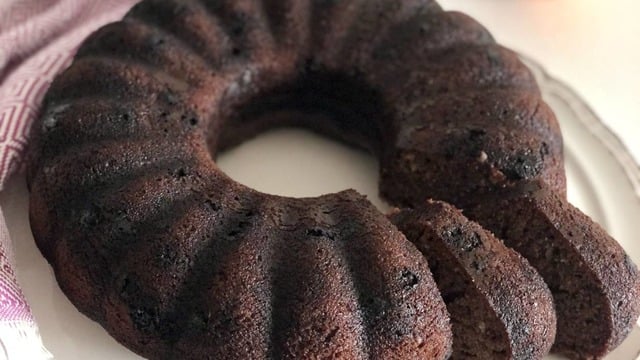 Çikolata Parçacıklarıyla: Kakaolu Portakallı Kek