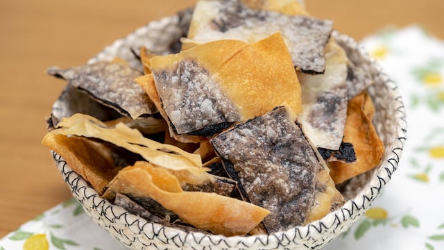 Cips de Neymiş: Yoğurtlu Karnabahar Dip ve Zeytinli Çıtır