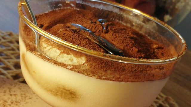 Porsiyonluk Hazırlanır: Kupta Tiramisu