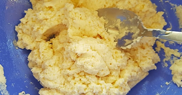 yumurtasiz-kasik-dokmesi-adim-2